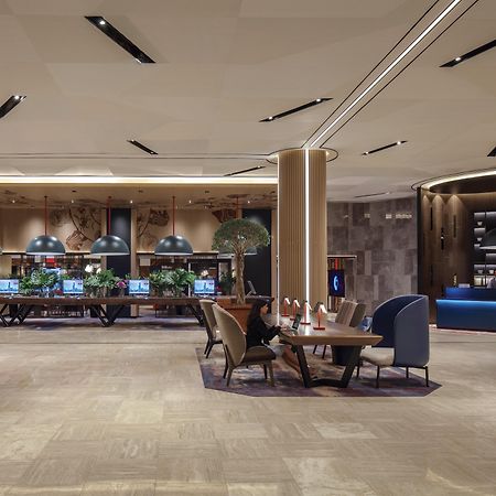 Swissotel The Stamford Singapore Exterior photo The lobby of the hotel