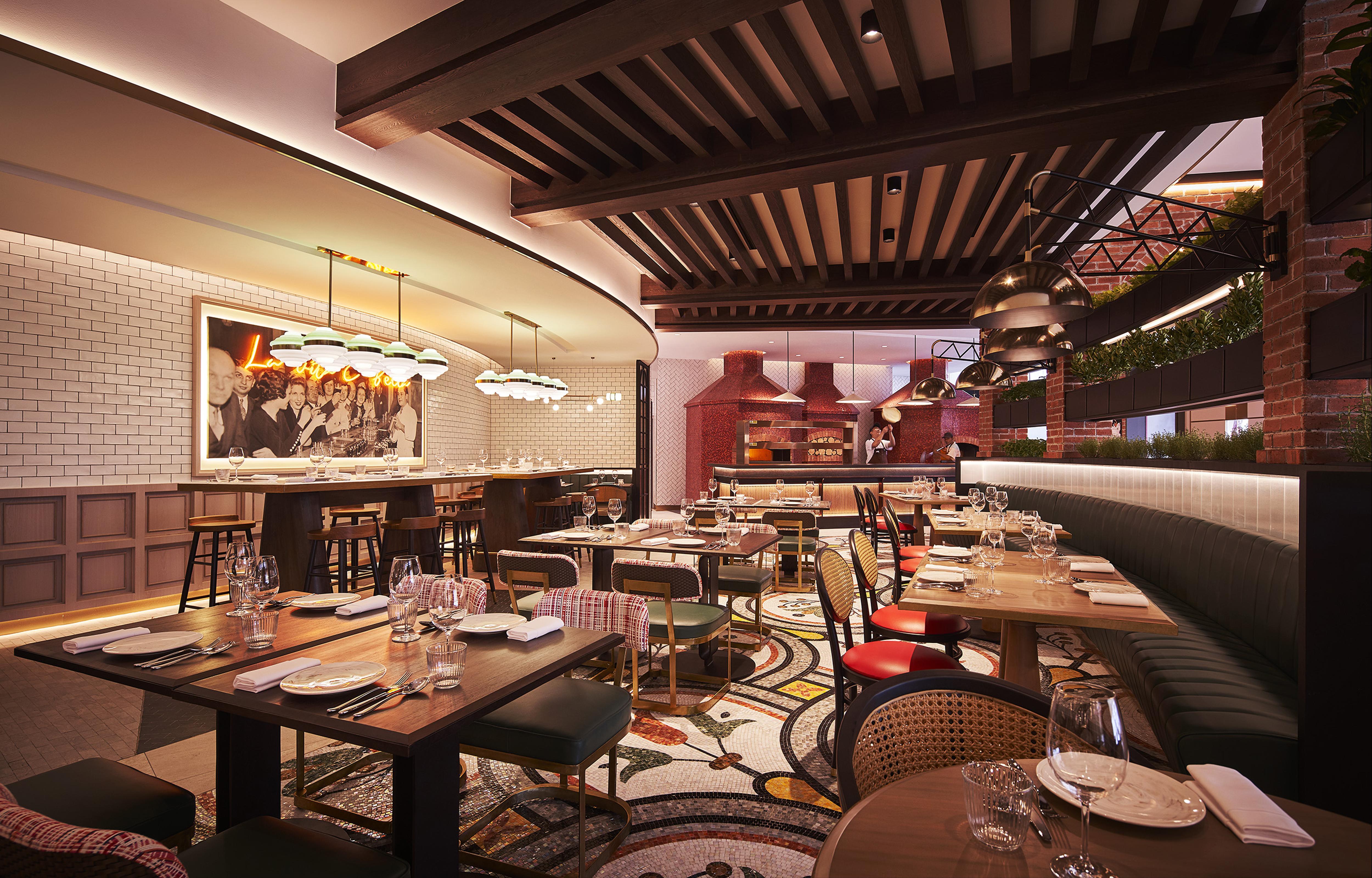 Swissotel The Stamford Singapore Exterior photo Interior of the restaurant