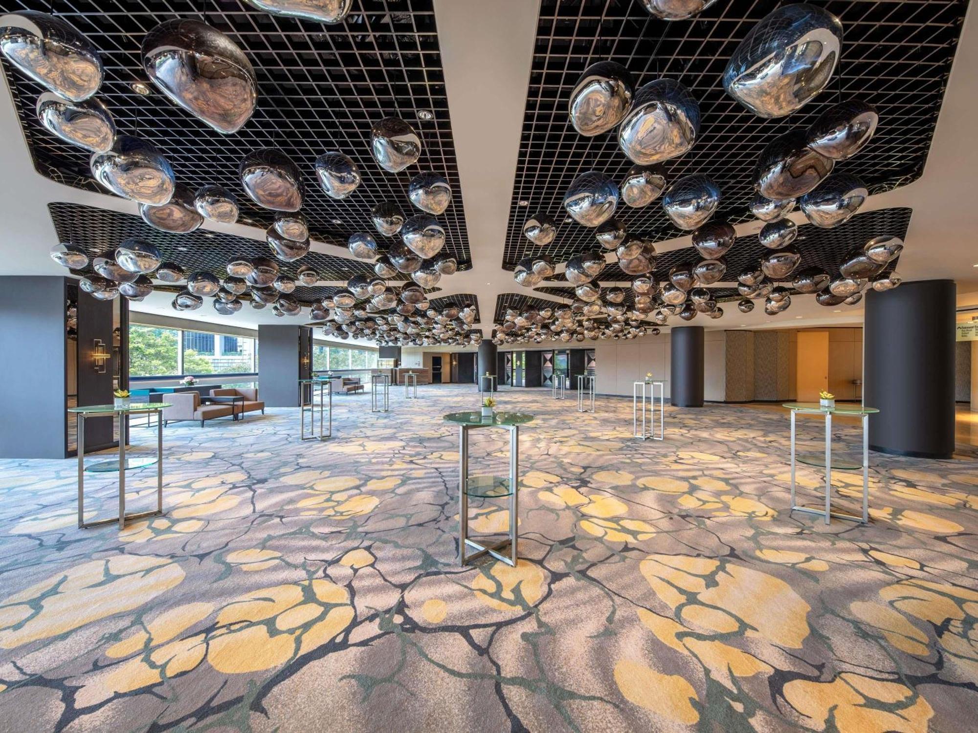 Swissotel The Stamford Singapore Exterior photo
