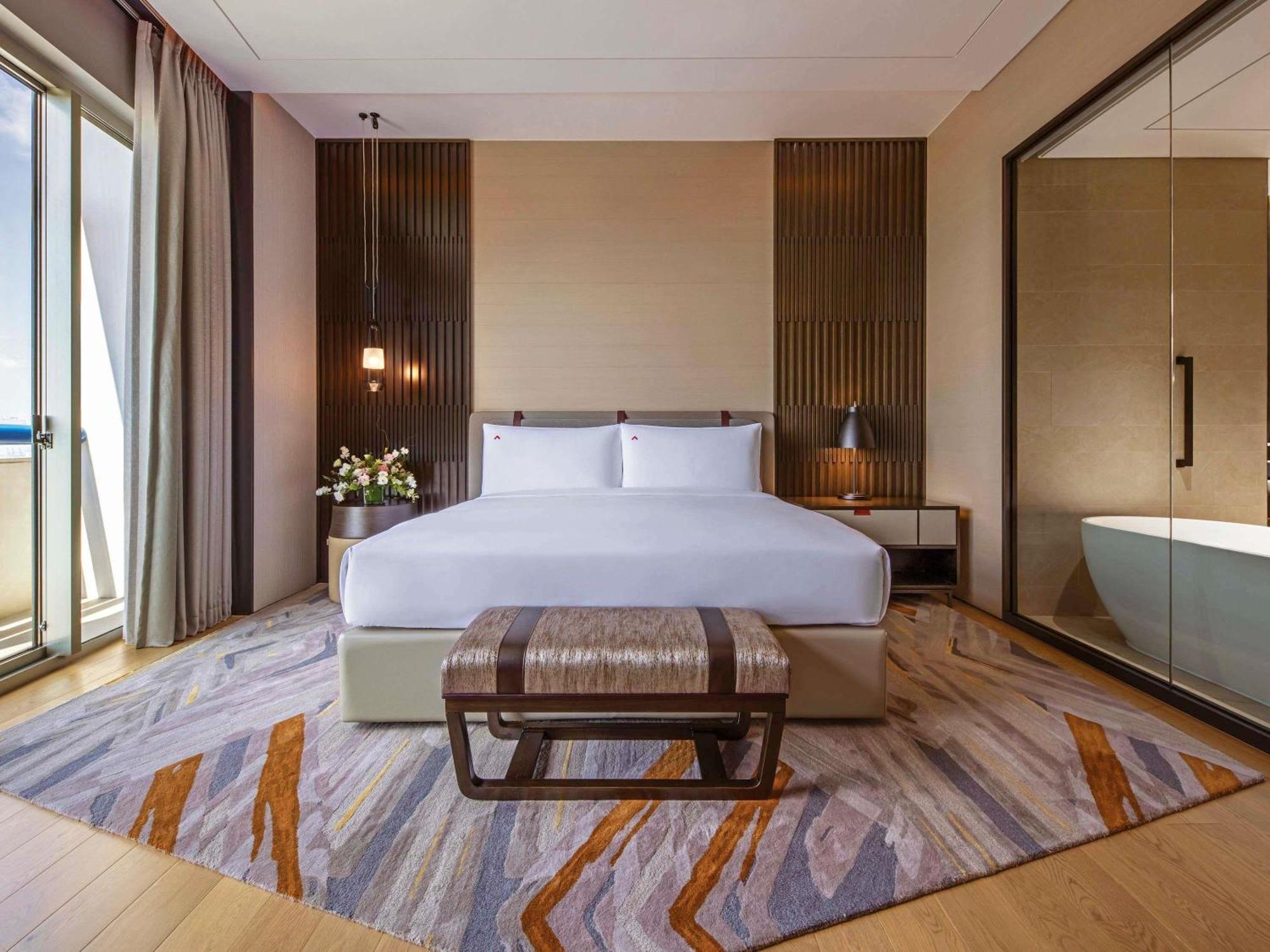 Swissotel The Stamford Singapore Exterior photo