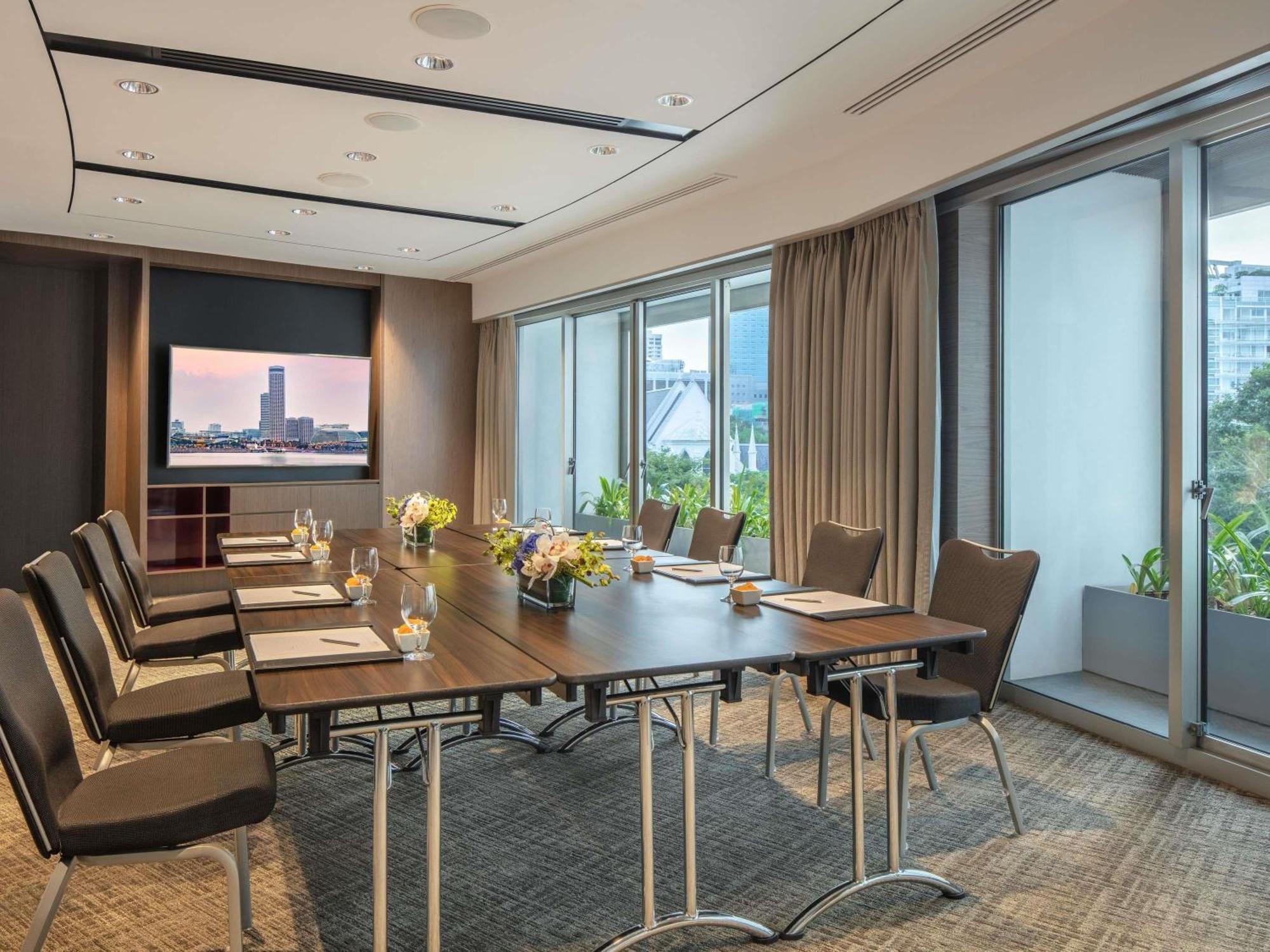 Swissotel The Stamford Singapore Exterior photo