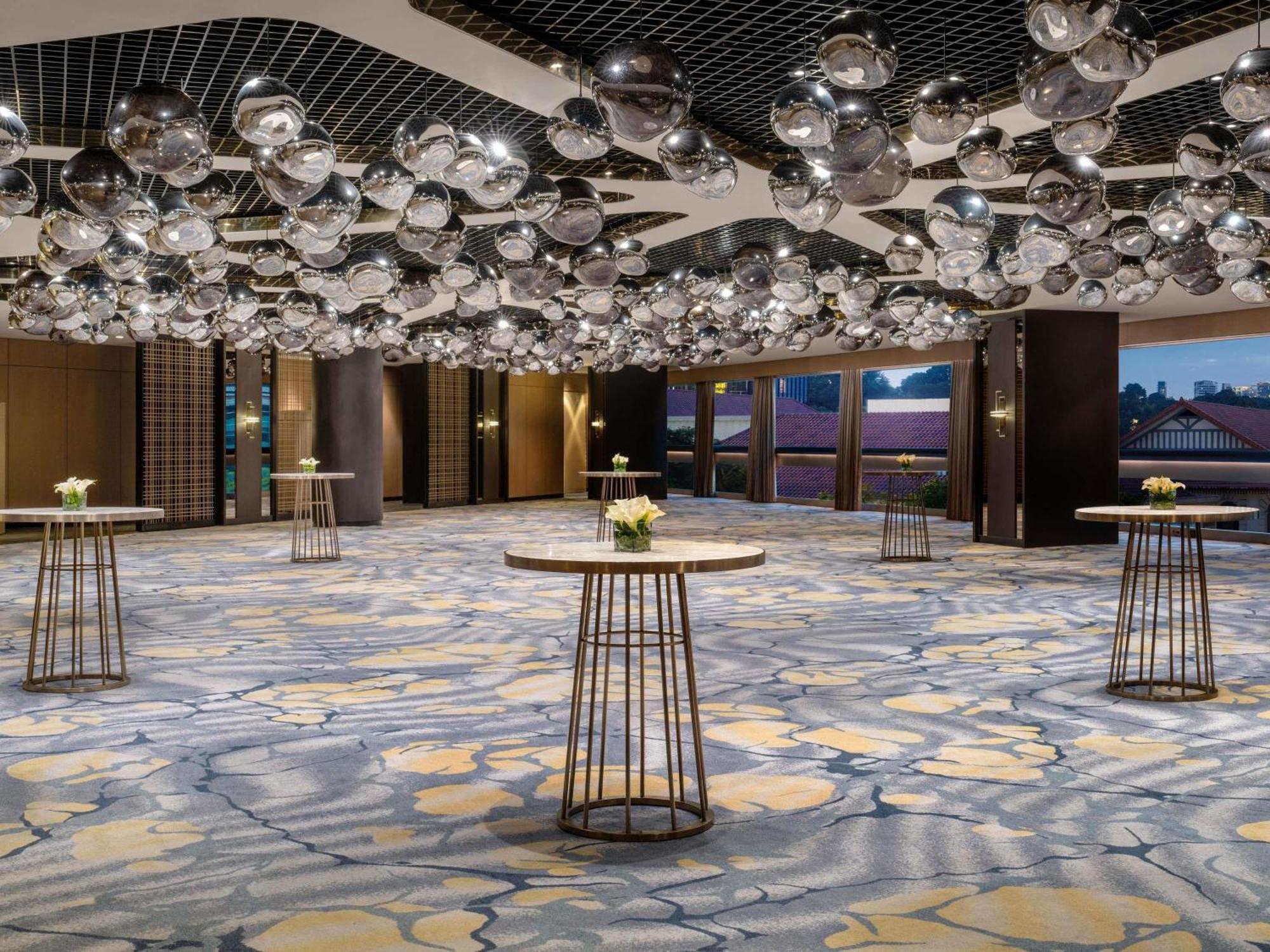 Swissotel The Stamford Singapore Exterior photo