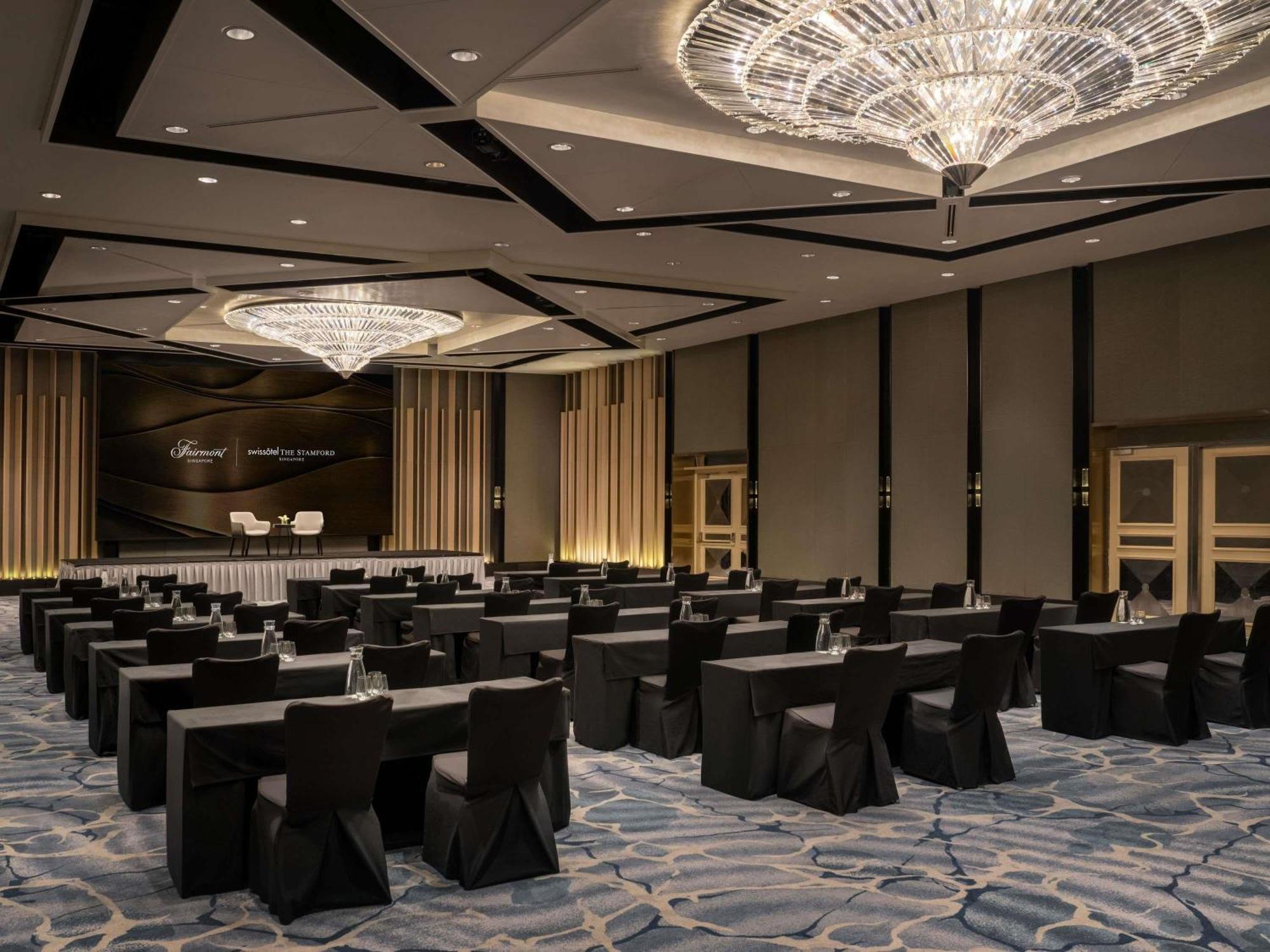Swissotel The Stamford Singapore Exterior photo