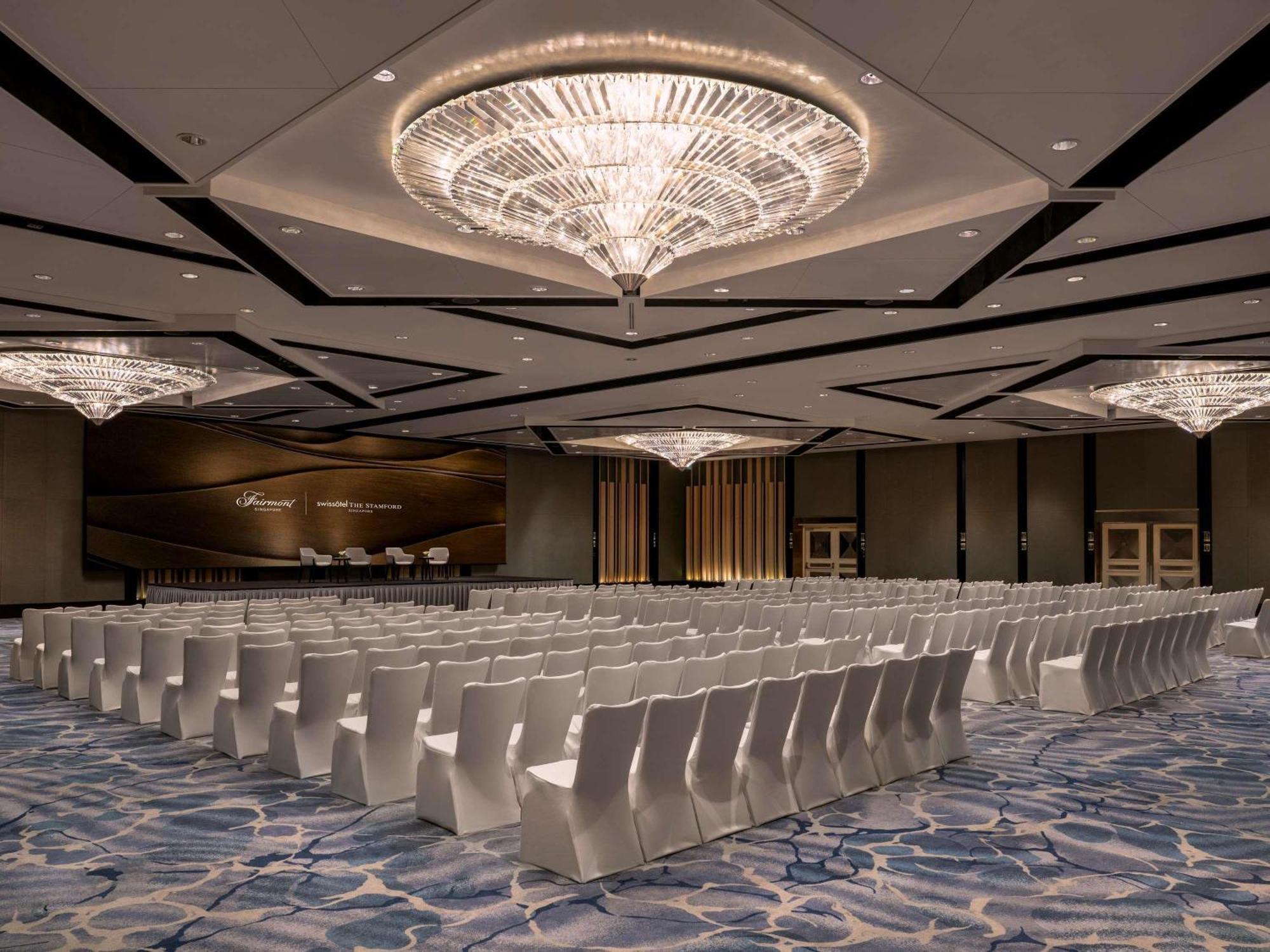 Swissotel The Stamford Singapore Exterior photo