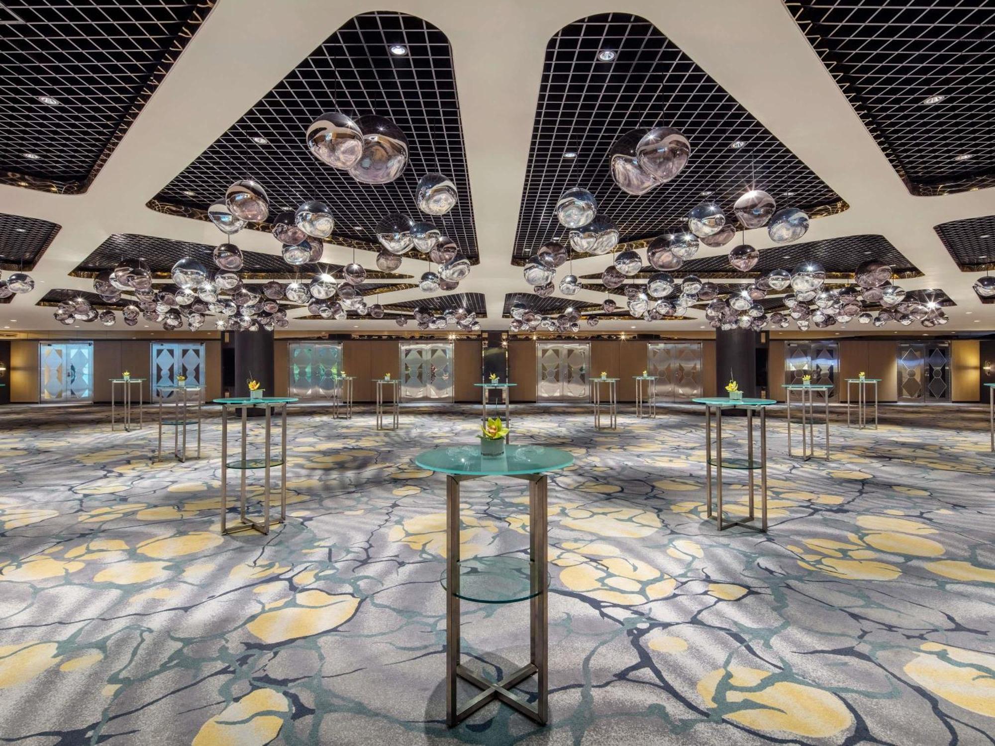 Swissotel The Stamford Singapore Exterior photo
