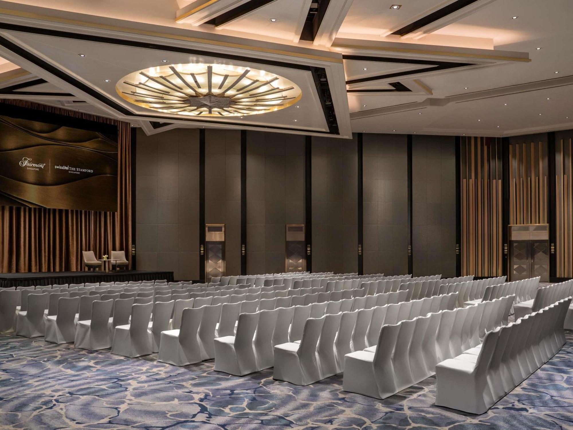 Swissotel The Stamford Singapore Exterior photo