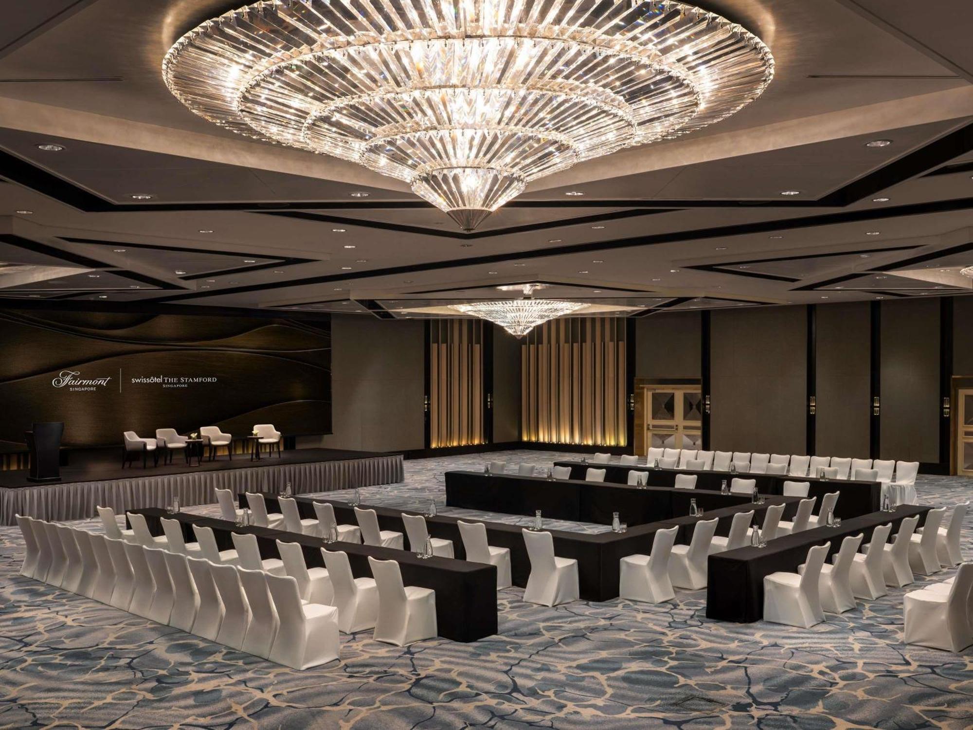 Swissotel The Stamford Singapore Exterior photo