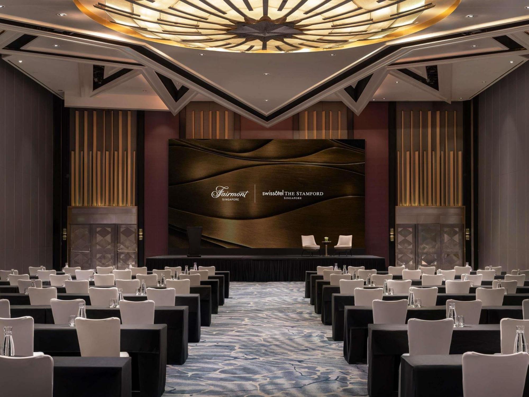 Swissotel The Stamford Singapore Exterior photo